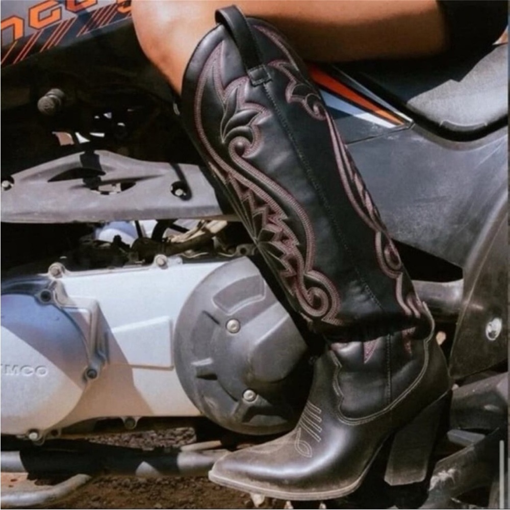Steve Madden Black and Pink Western Boots
